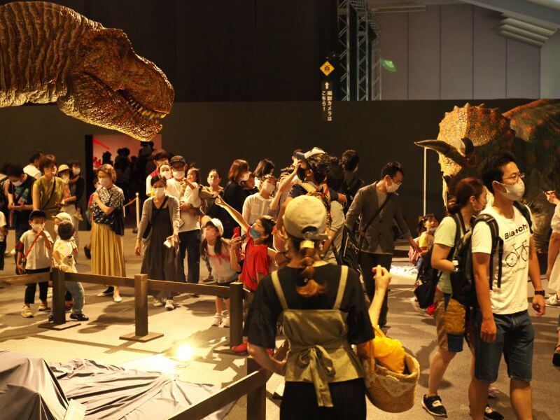 ティラノサウルス展のロボット展示